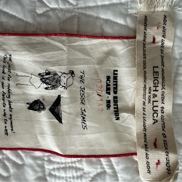 Leigh and Luca scarf, neon pink soft velvet frock feathers - Picture 5 of 9